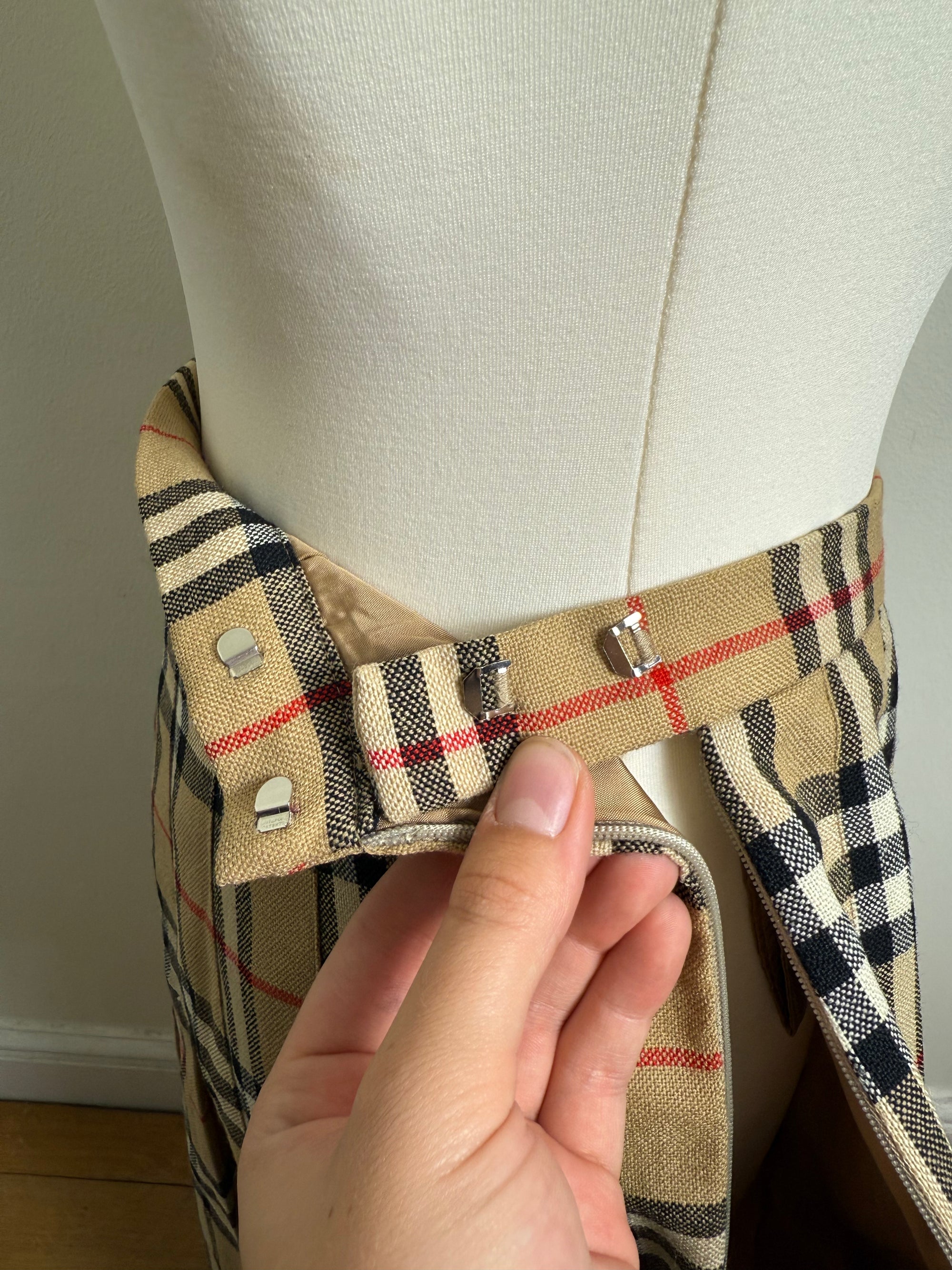 Burberry 100% Wool Vintage Check Skirt
