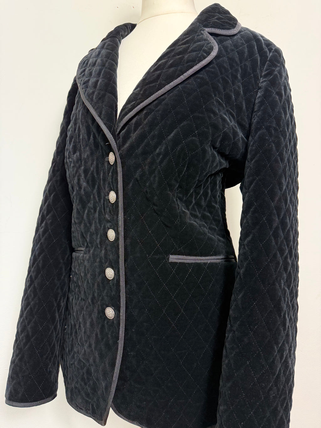 H Moser Vintage Black Quilted Velvet Blazer