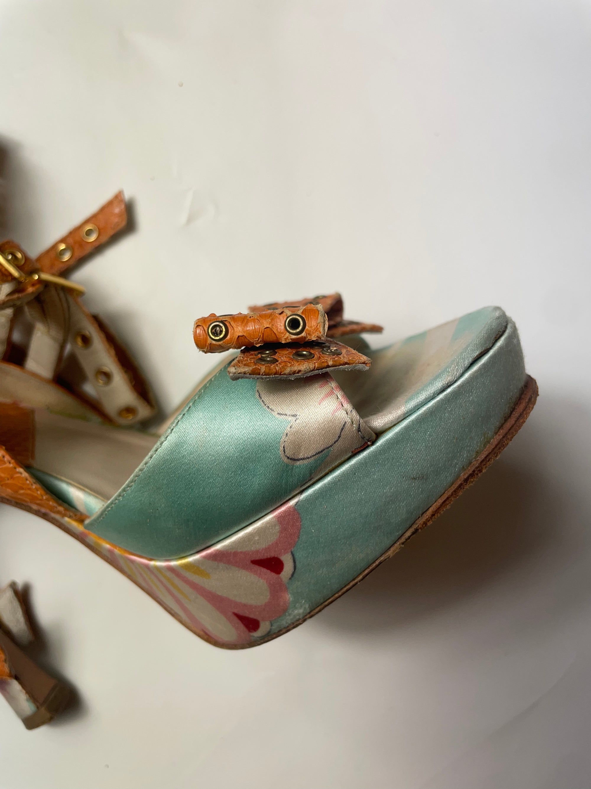 靴 Dior by John Galliano 2006 Floral Pumps Christian Dior by John Galliano Vintage Floral Lock & Key