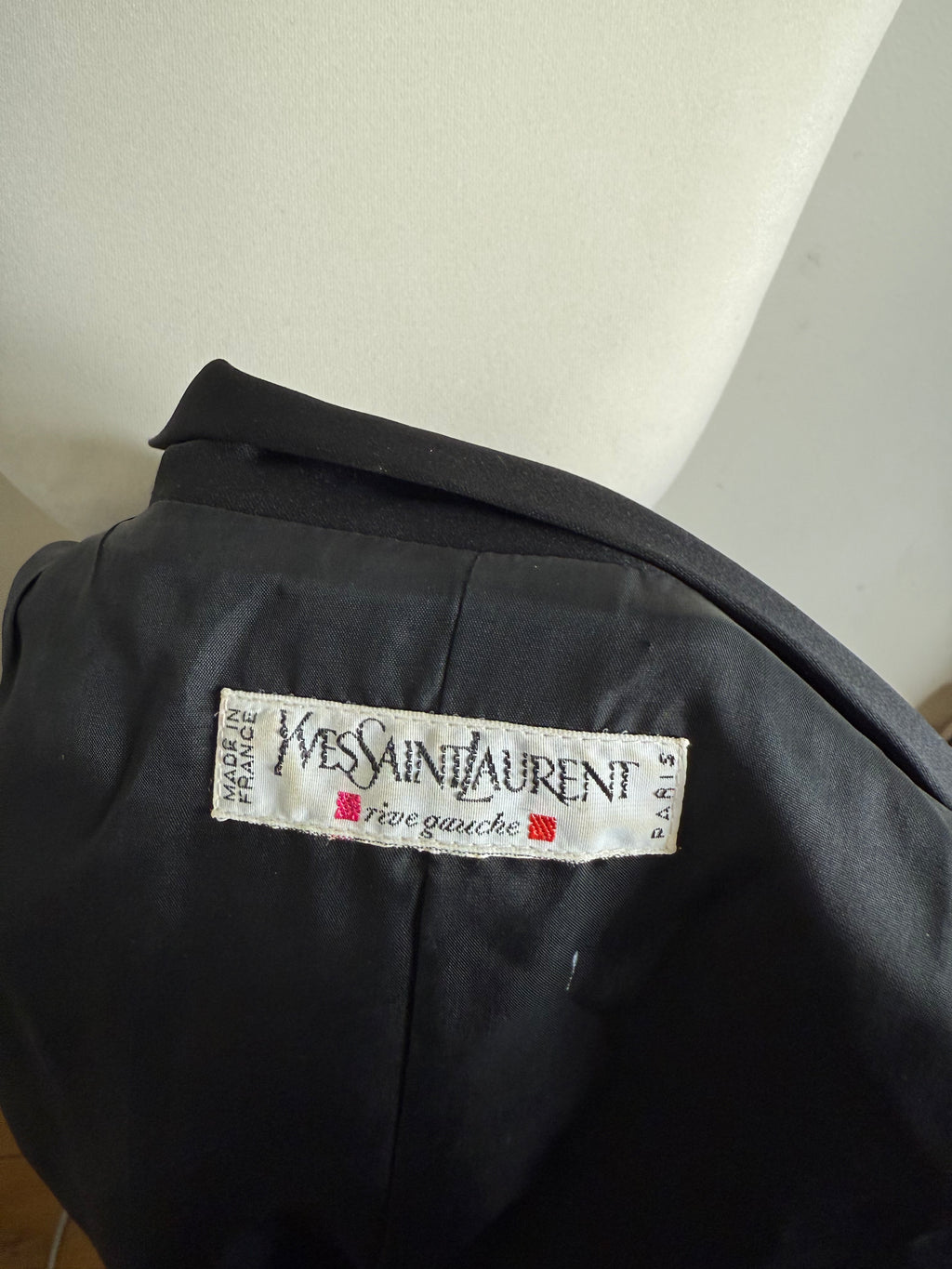 Yves Saint Laurent 1980s Cropped Black Fitted Blazer